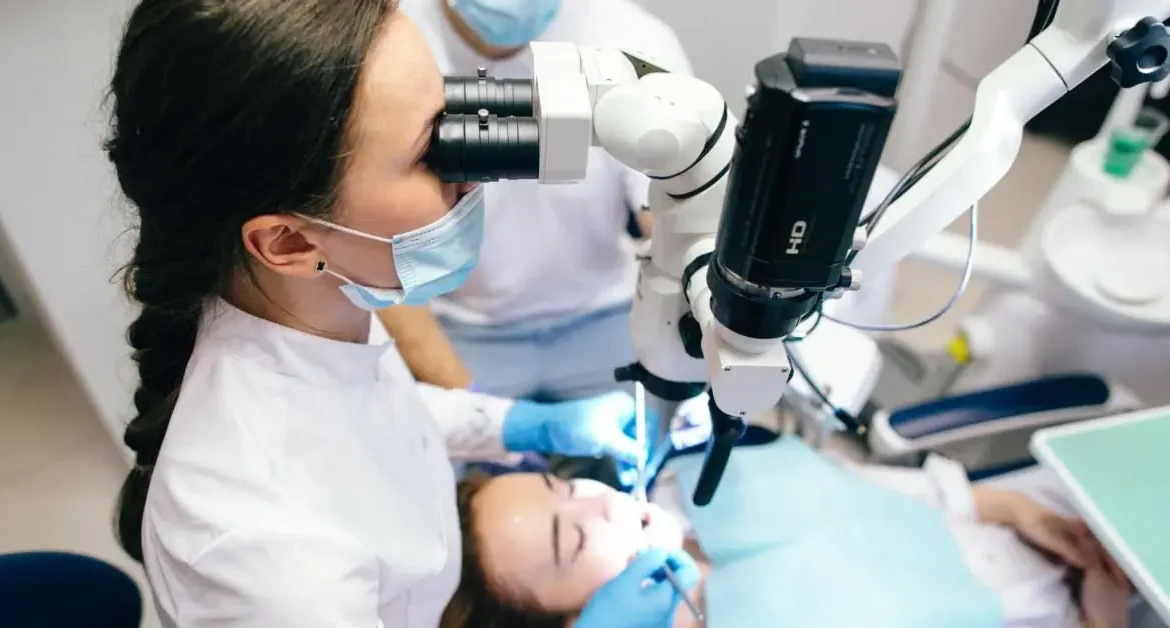 Лікування зубів під мікроскопом Київ