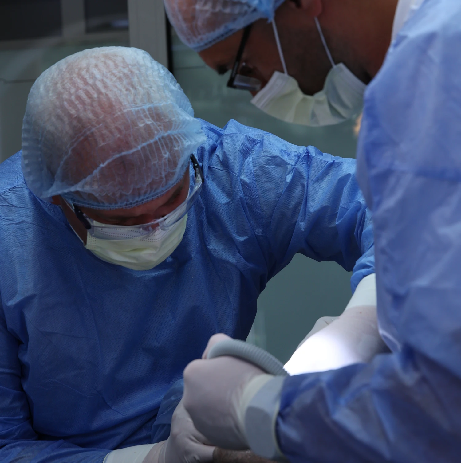 Імплантація зубів Якісно