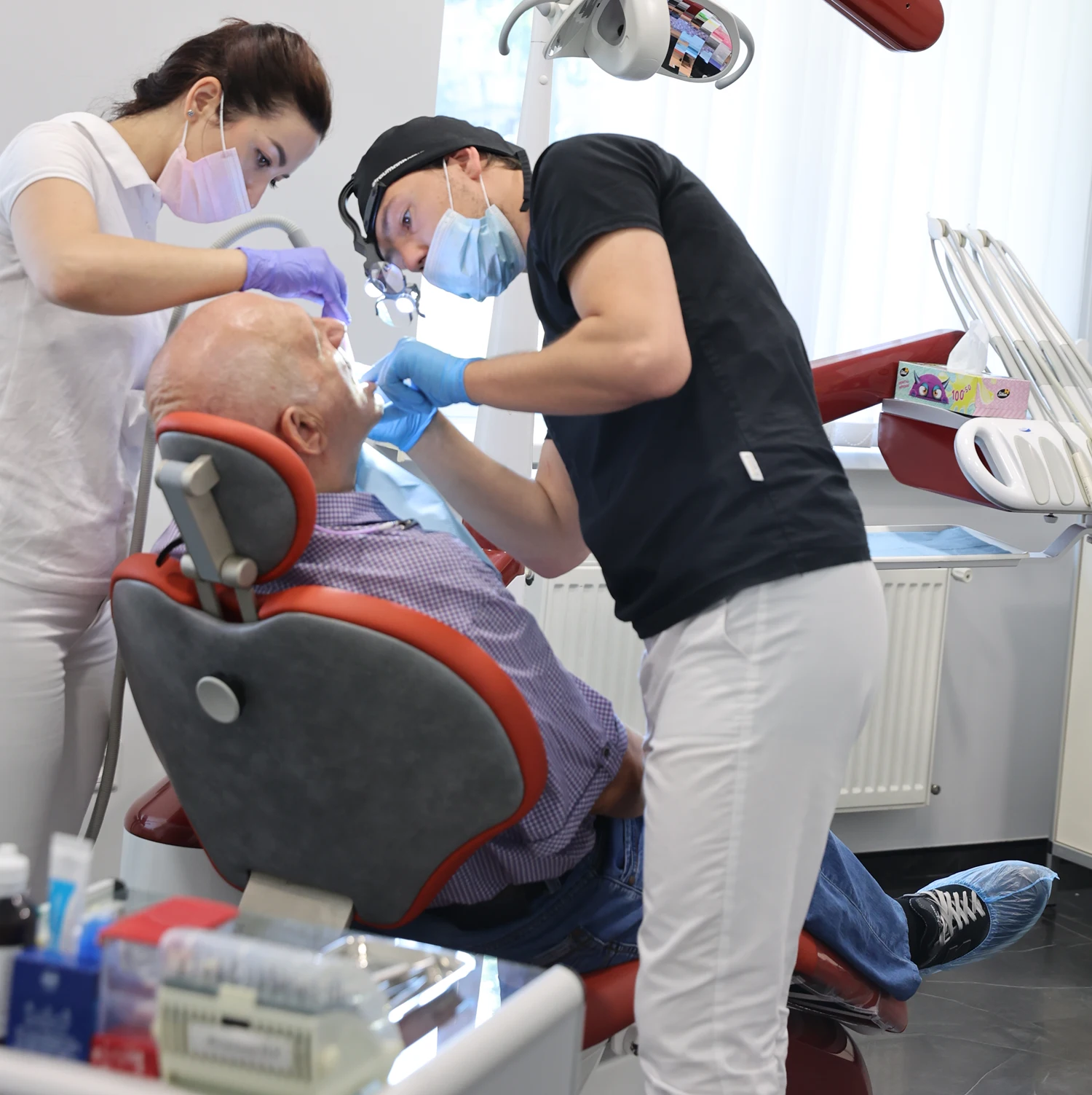 хірург імплантолог