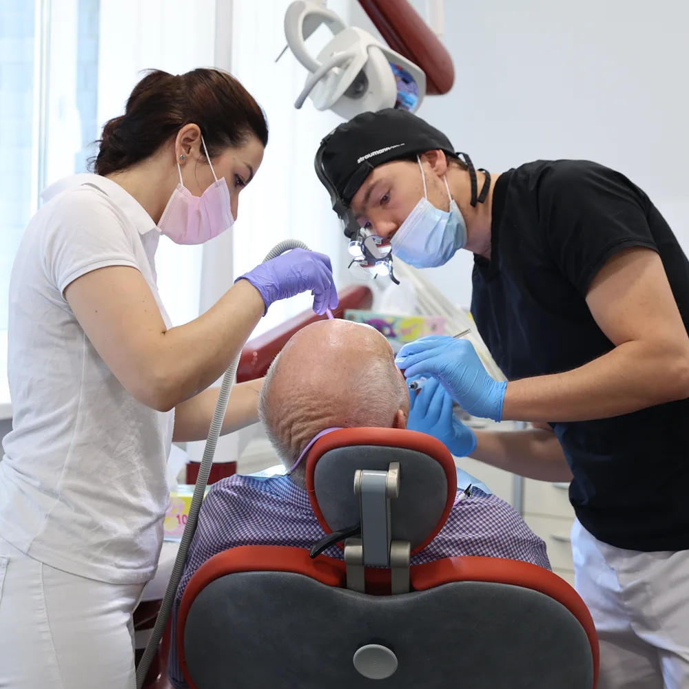 консультація хірурга імплантолога Київ