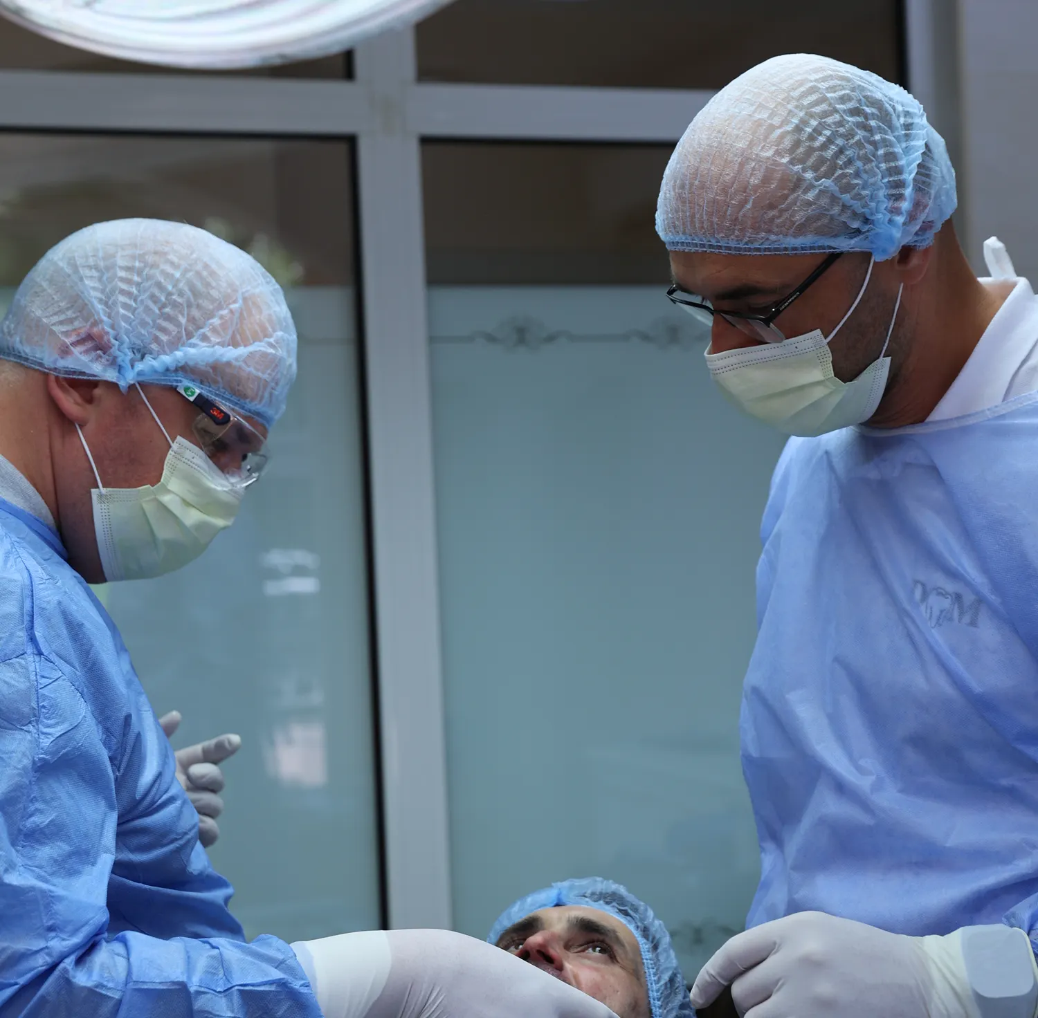 повна імплантація зубів з протезом київ