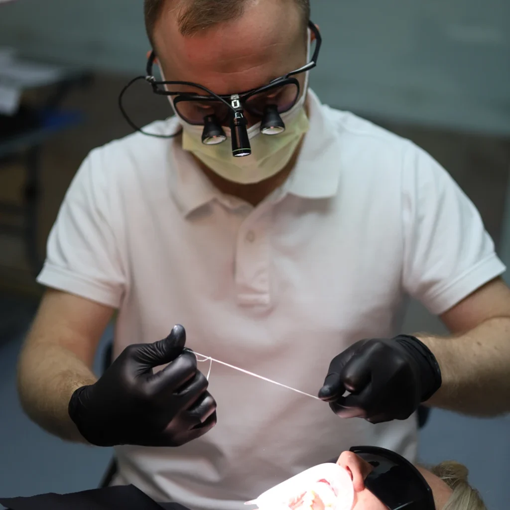 протезування зубів київ