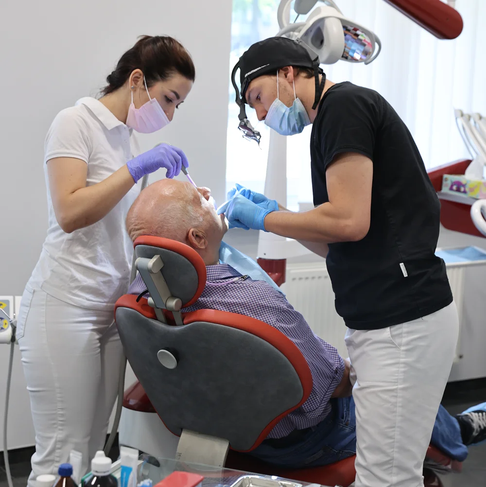 протезування зубів мостиком Київ